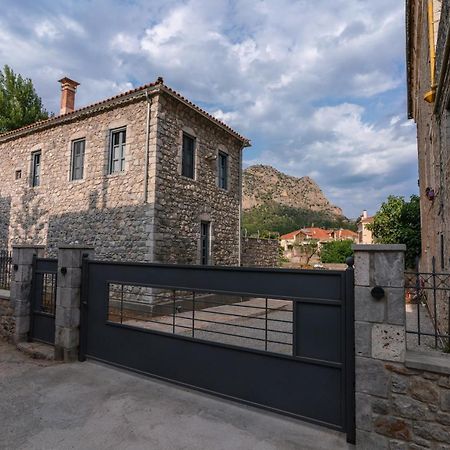 Englezena'S Guesthouse Leonídion Екстериор снимка