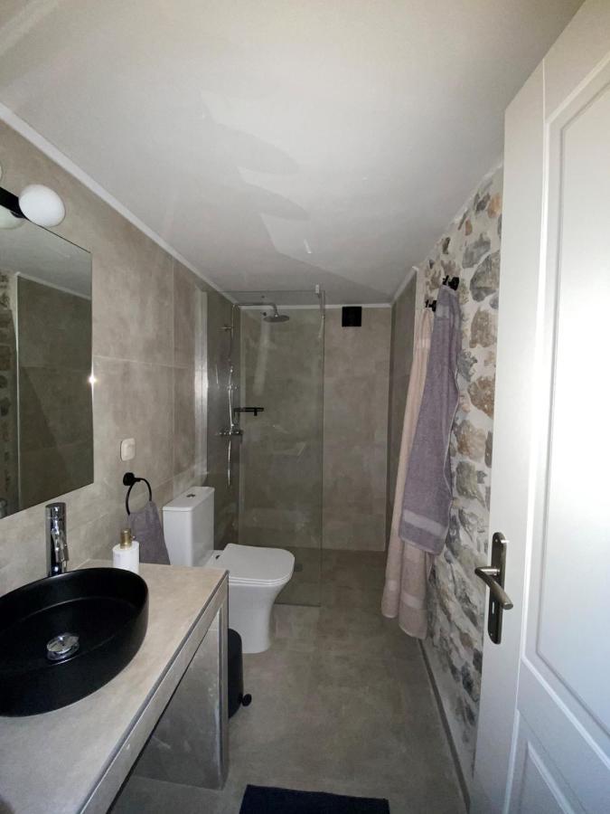 Englezena'S Guesthouse Leonídion Екстериор снимка