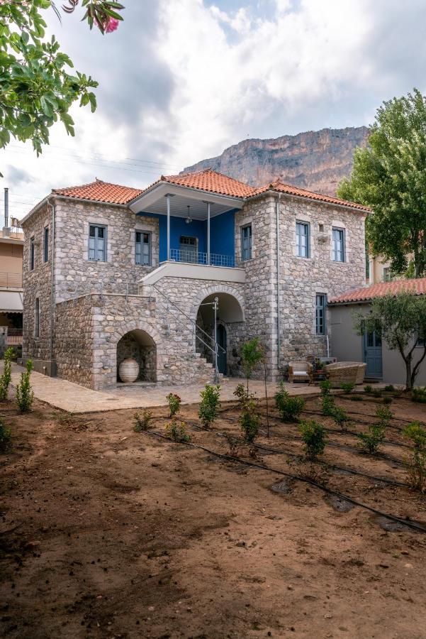 Englezena'S Guesthouse Leonídion Екстериор снимка