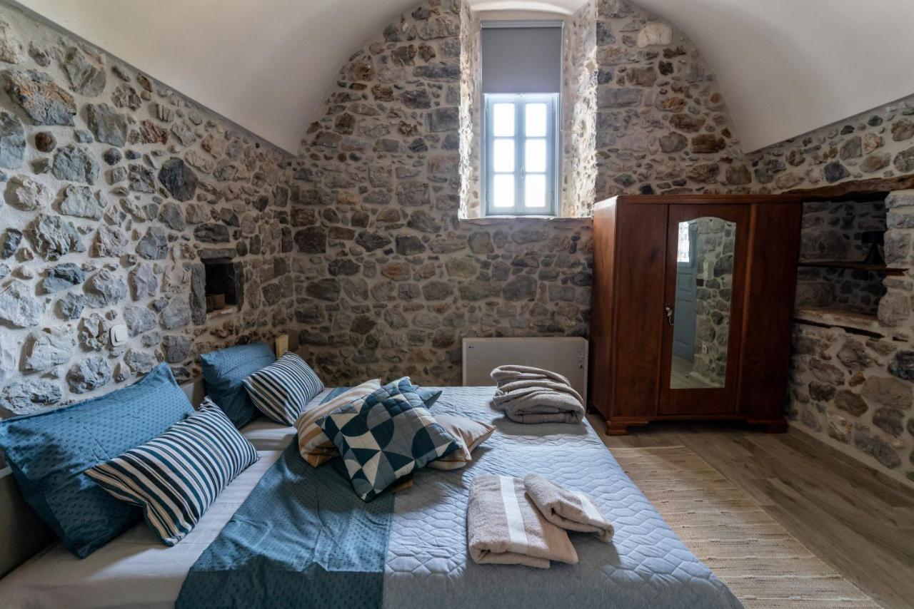 Englezena'S Guesthouse Leonídion Екстериор снимка