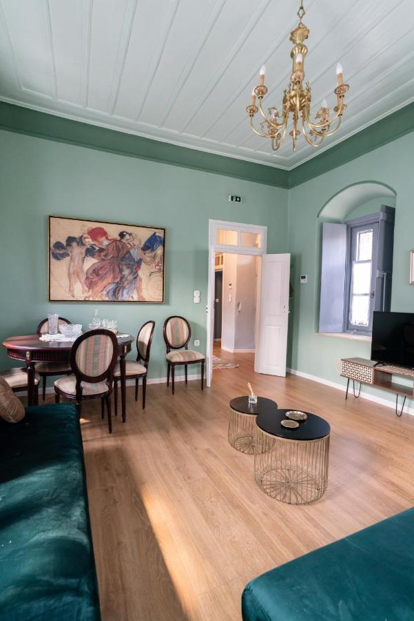 Englezena'S Guesthouse Leonídion Екстериор снимка
