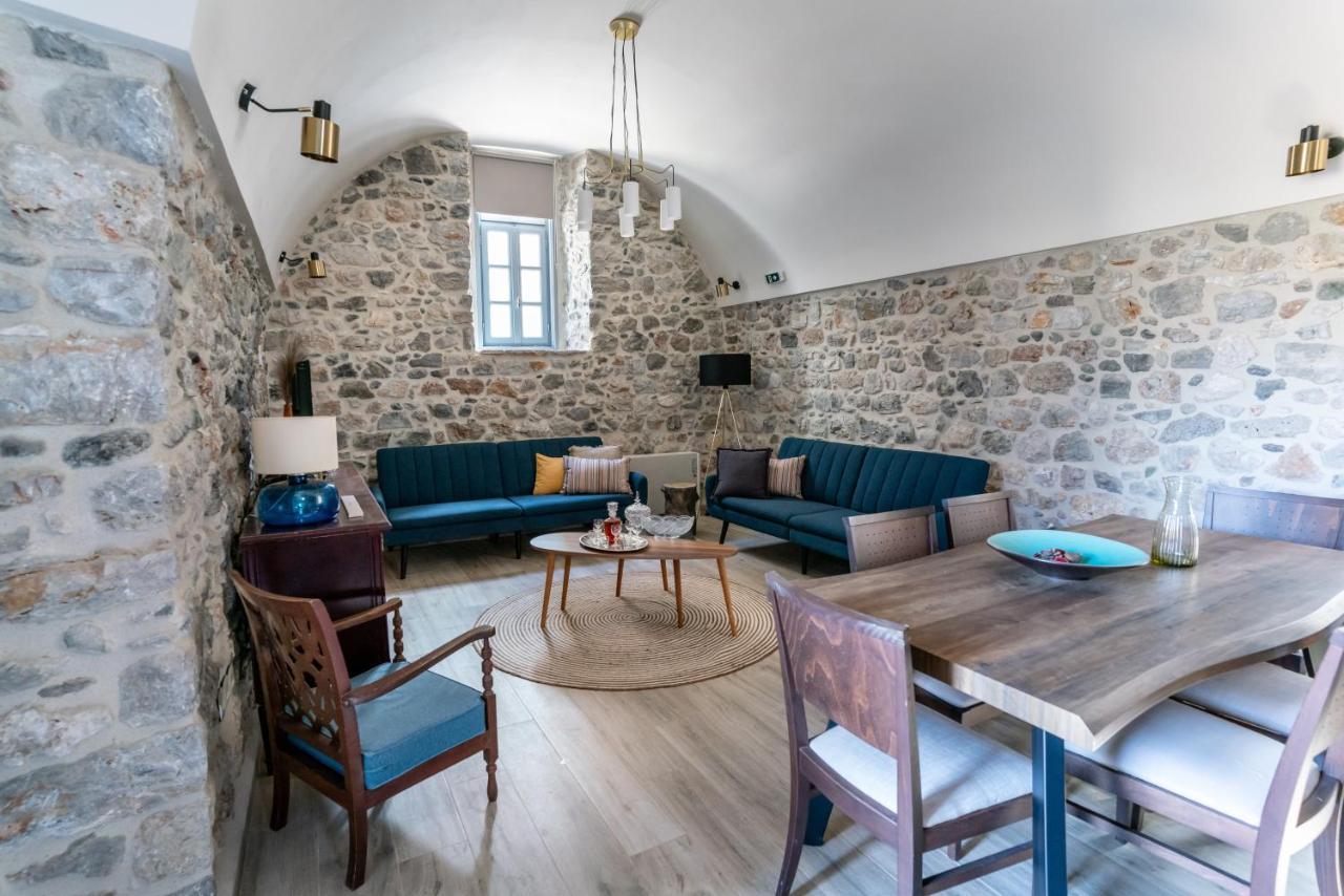 Englezena'S Guesthouse Leonídion Екстериор снимка