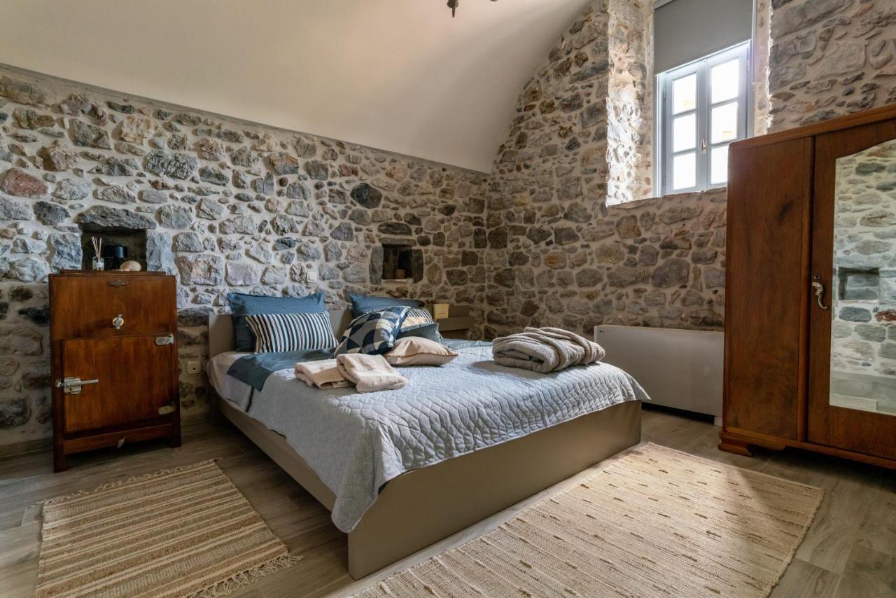 Englezena'S Guesthouse Leonídion Екстериор снимка