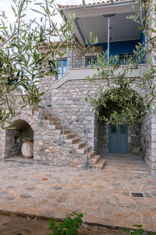 Englezena'S Guesthouse Leonídion Екстериор снимка