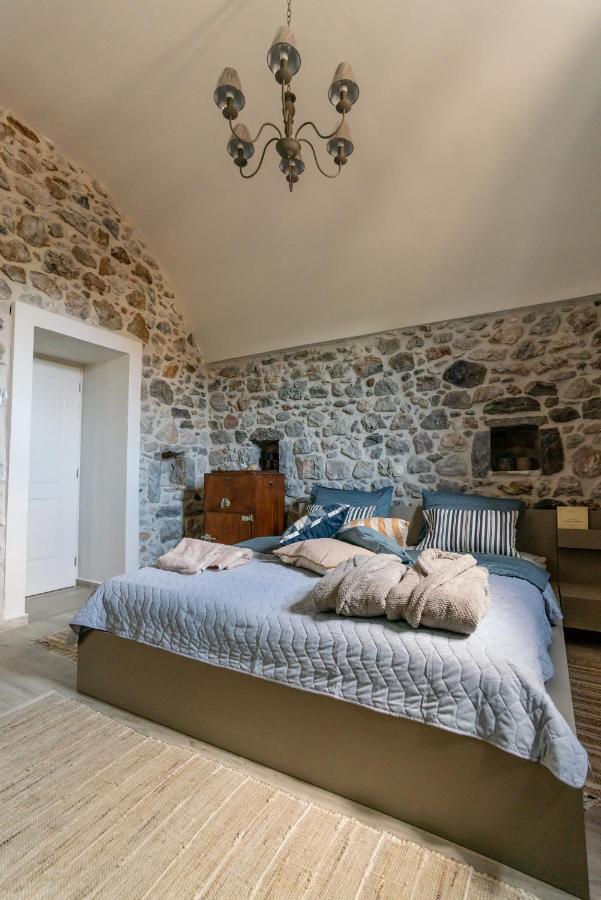 Englezena'S Guesthouse Leonídion Екстериор снимка