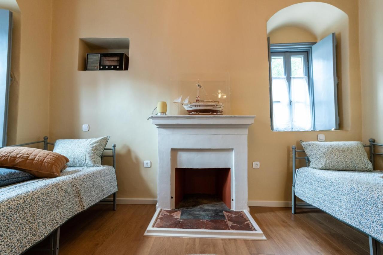 Englezena'S Guesthouse Leonídion Екстериор снимка