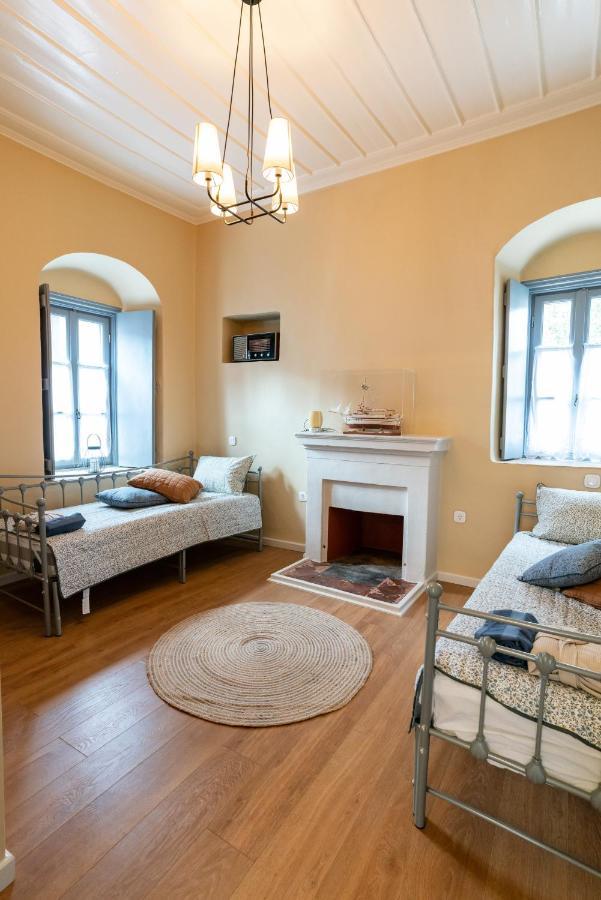 Englezena'S Guesthouse Leonídion Екстериор снимка